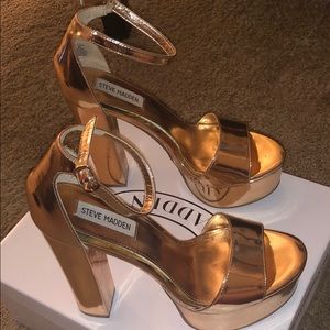 Steve Madden Golden heels.